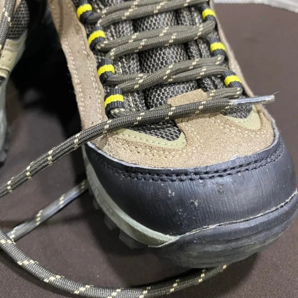 Khaki and green Denali size 4 hiking boots . SKU319. hikingboots